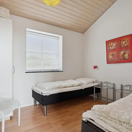 Lovely Home In Vinderup With Sauna *